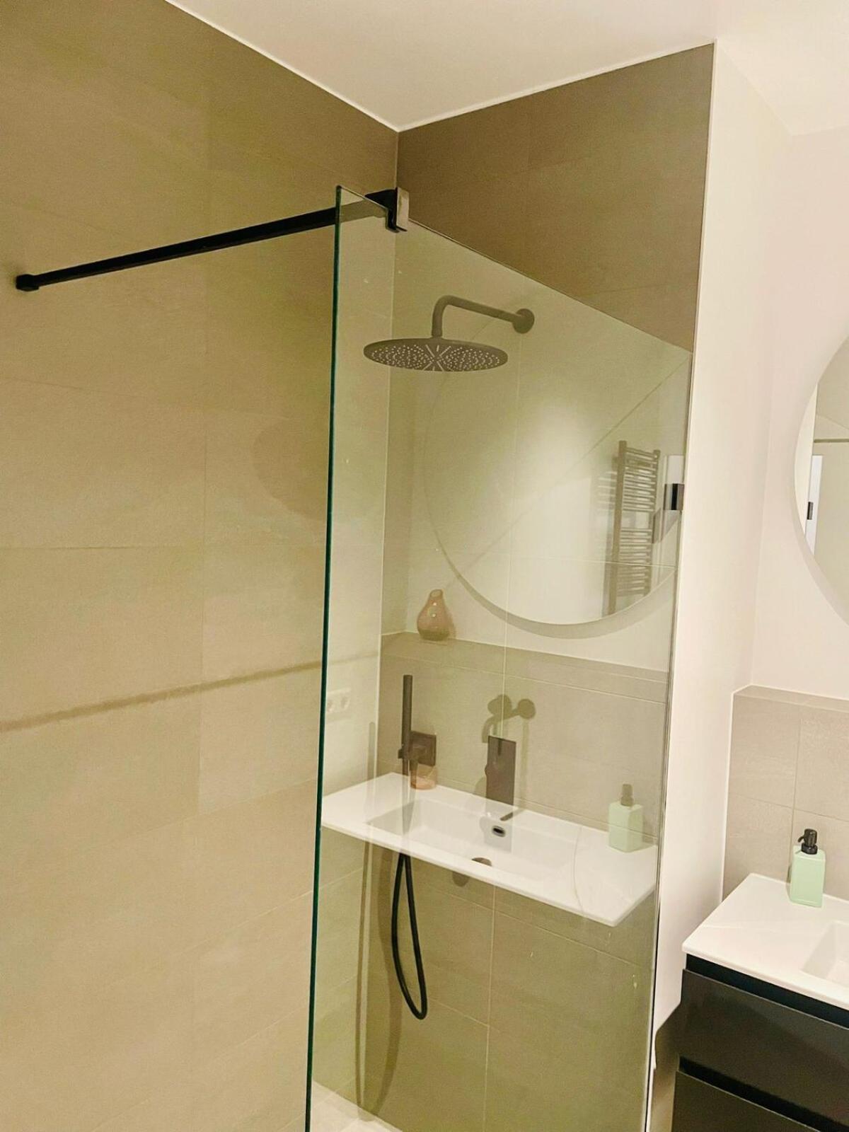 Beautiful One Bedroom In Center W Terrace & Parking Appartement Luxemburg