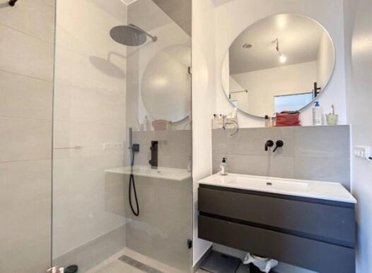 Beautiful One Bedroom In Center W Terrace & Parking Appartement